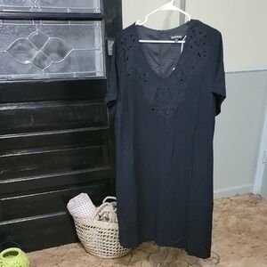 NWT Davi&Dani Black Short Sleeve Dress with Lace Neck Detail Woman Size 2XL